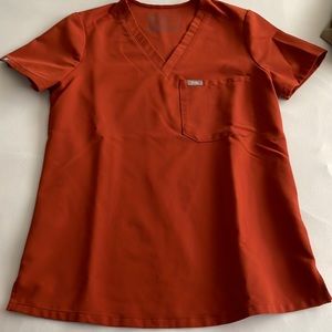 FIGS auburn catarina one pocket top and auburn yola high waisted skinny pants